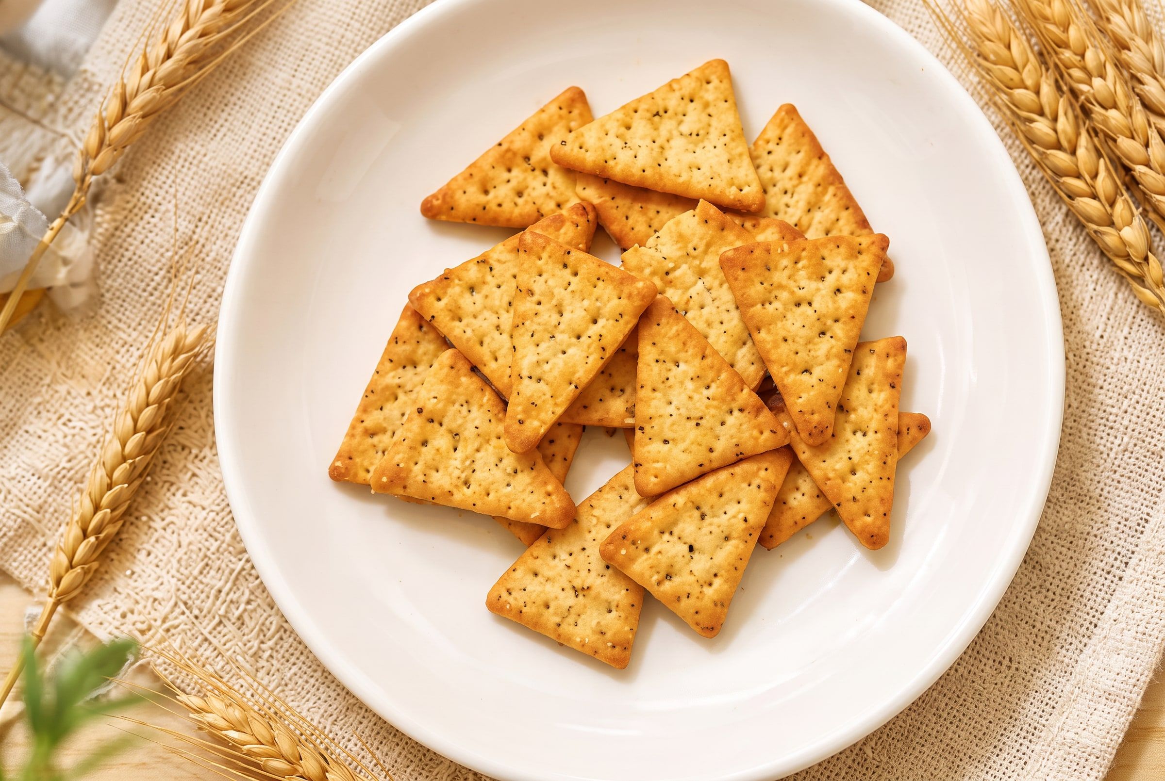 Low oil, low salt crackers