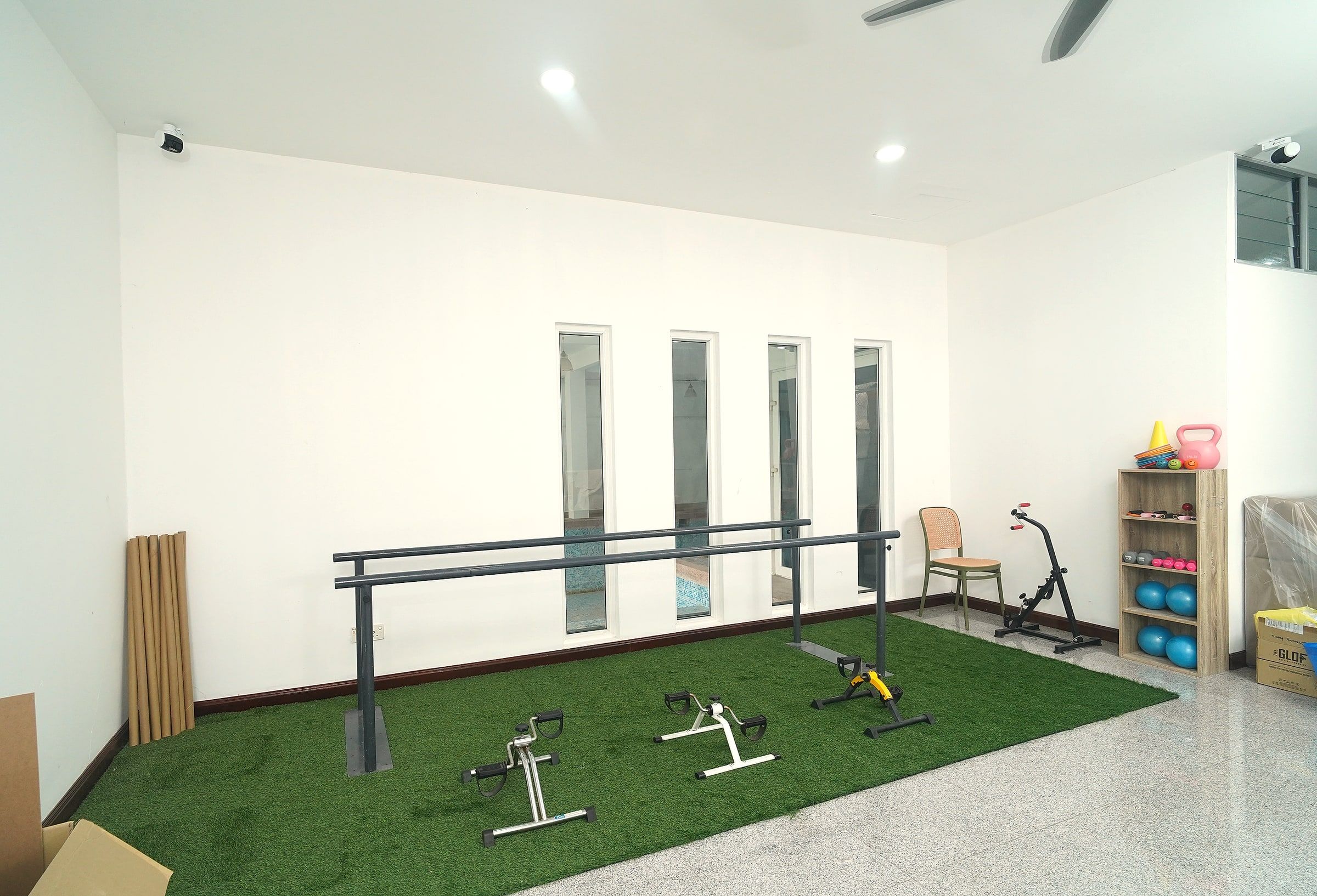 Parallel bars and exercise equipment in the physiotherapy space